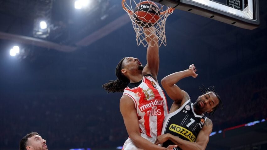 Crvena zvezda Meridianbet sjajnim prvim poluvremenom savladala Partizan u derbiju