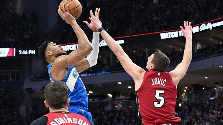 (VIDEO) Partija karijere Nikole Jovića: Perfektno veče protiv Janisa Adetokunba