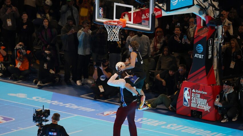 (VIDEO) Preskočio Šekila O'Nila i osvojio takmičenje u zakucavanju