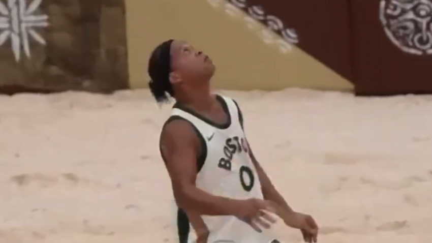 Foto dana: Ronaldinjo u turskom rijalitiju igra fudbal na pijesku