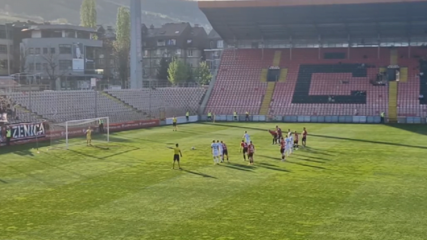(VIDEO) Panterski refleksi golmana Čelika: Skinuo penal pa zatim i odbijanac
