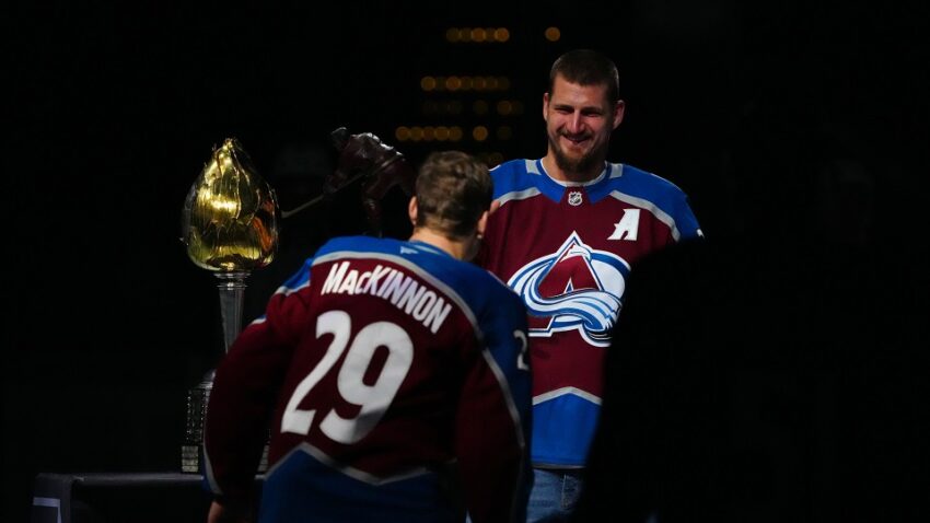 Foto dana: Nikola Jokić izazvao oduševljenje u hokejaškom dresu