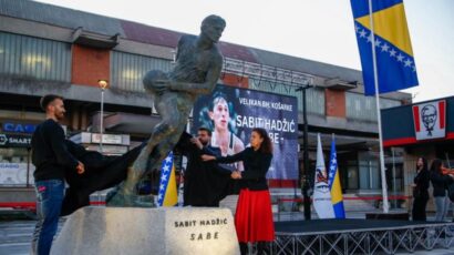 Sabit Hadžić dobio statuu ispred dvorane na Ilidži