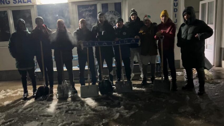 Igrači Gradine sami čistili teren, slab odziv navijača