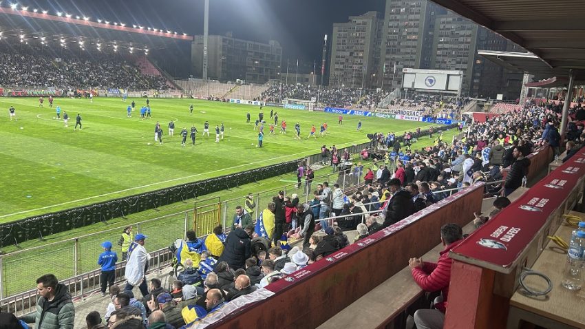 (VIDEO) Navijači BiH skandirali Edinu Džeki