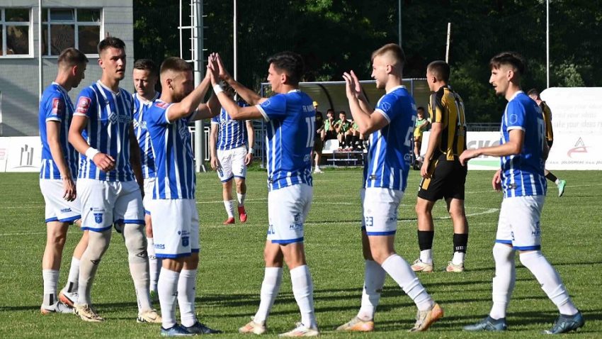 (FOTO) Tri fudbalera napustila Radnik iz Hadžića