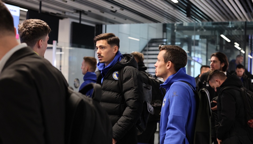 (FOTO) Zmajevi stigli na aerodrom i uskoro kreću u Beč 8 Bih let