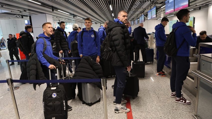 (FOTO) Zmajevi stigli na aerodrom i uskoro kreću u Beč