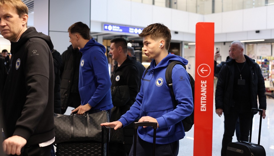 (FOTO) Zmajevi stigli na aerodrom i uskoro kreću u Beč 7 Bih let2