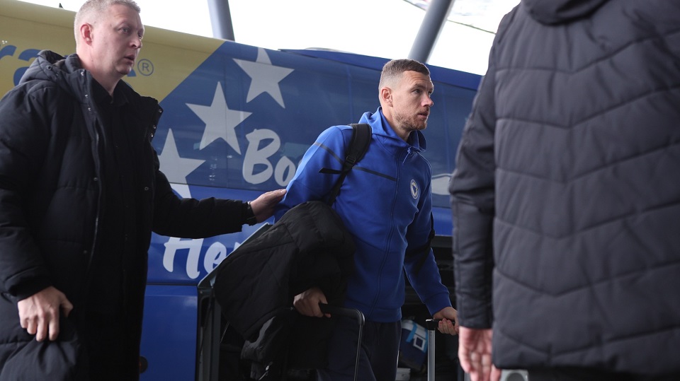 (FOTO) Zmajevi stigli na aerodrom i uskoro kreću u Beč 5 Bih let4