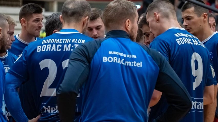 Igrači i stručni štab RK Borac dobili podršku od Udruženja simpatizera Crveno-plavi
