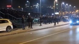 (VIDEO) Haos pred početak meča, navijači se potukli ispred stadiona u Zenici