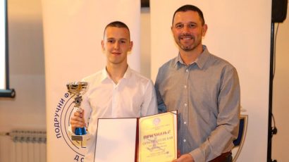 (FOTO) Prvotimac Sloge Meridian Ognjen Šešlak ponio laskavo priznanje