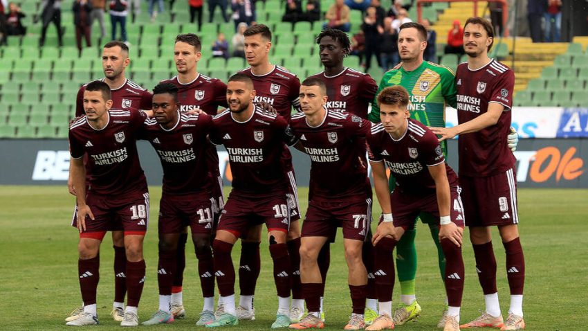 (FOTO) Sarajevo dovelo mladog talenta iz Hrvatske: Potpisan trogodišnji ugovor