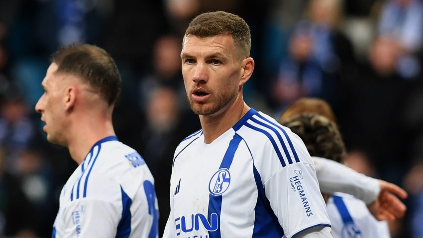 Edin Džeko u startnoj postavi Šalkea protiv Dinama Drezdena