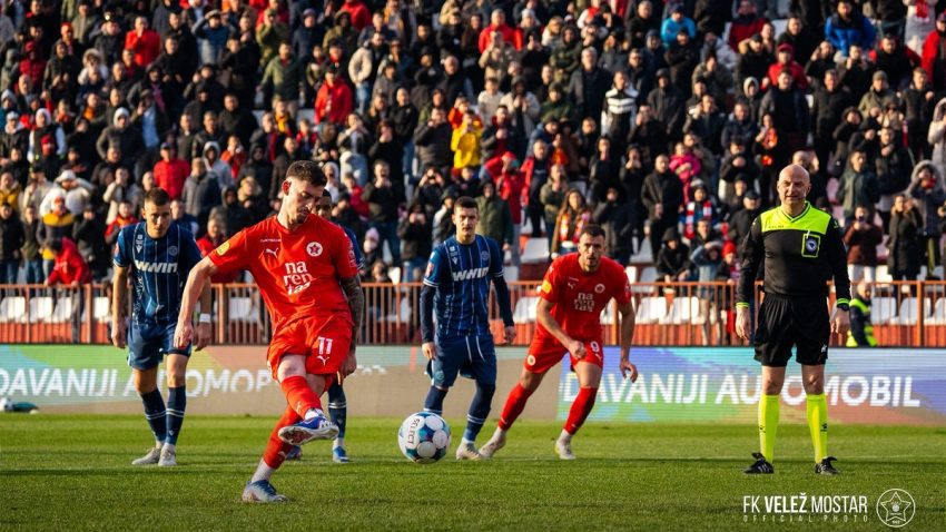 (FOTO) Velež objavom "bocnuo" Željezničar: Jedno "Ć" - tri boda