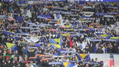 (FOTO) Navijači iz Srbije stižu u Zenicu da bodre reprezentaciju BiH protiv Italije
