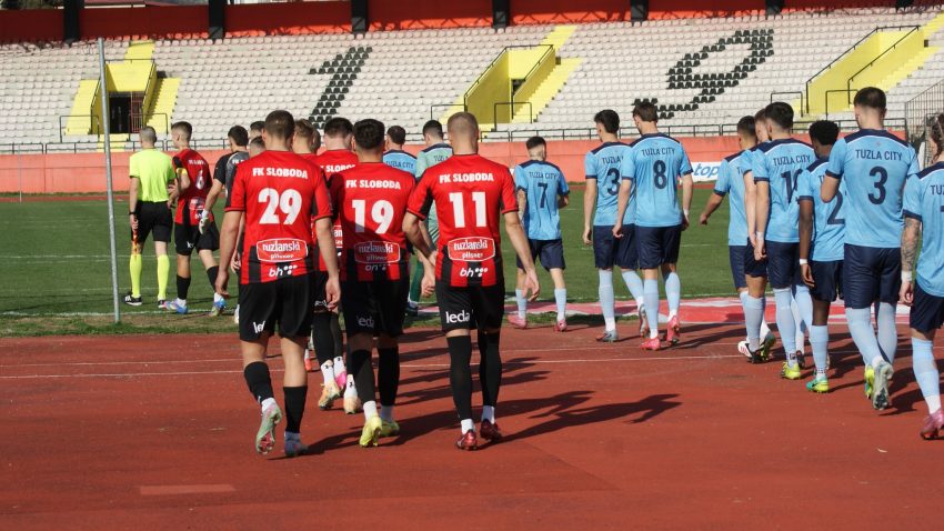 Iz Slobode žestoko opleli: Tuzla siti na silu napravljen klub, navijači nisu dozvolili da igrači puste utakmicu i da se odigra 3 za 3