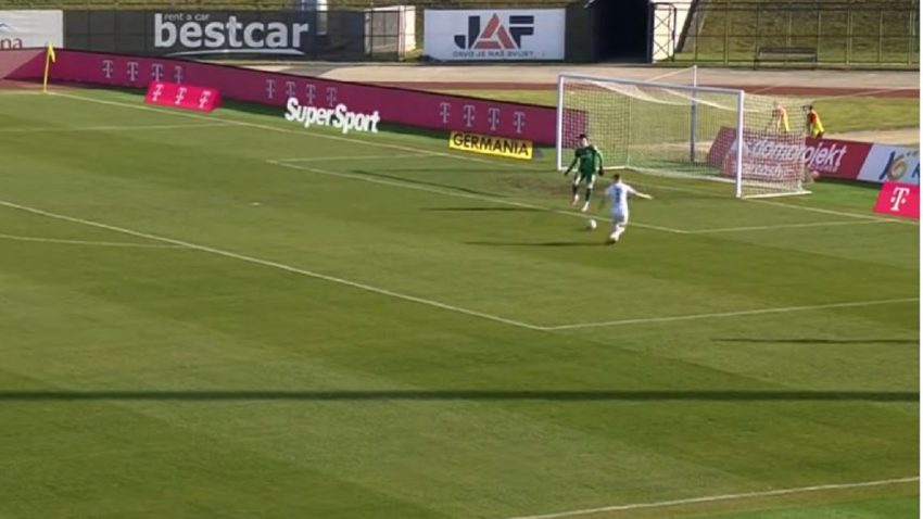 (VIDEO) Rival iskoristio poklon: Velika greška golmana reprezentacije BiH surovo kažnjena