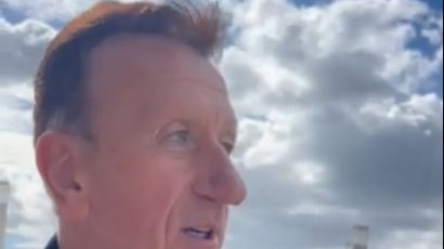 (VIDEO) Navijač BiH došao iz SAD da bodri Zmajeve: Kupio sam već kartu za drugu utakmicu u LA