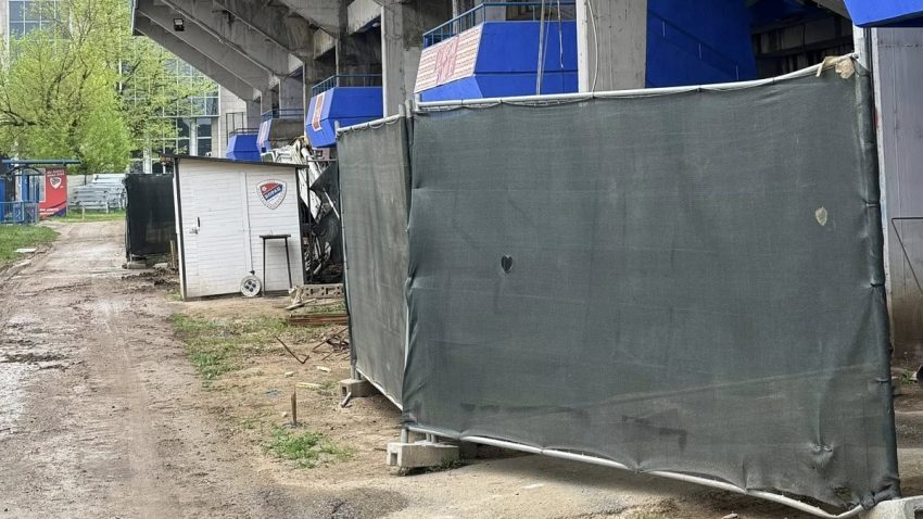 (FOTO) Nastavljaju se radovi na istočnoj tribini Gradskog stadiona, Borac navijačima uputio molbu za razumijevanje