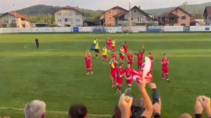 (VIDEO) Federalni drugoligaš slavi gol mladog fudbalera: Majstorija za ogromna tri boda