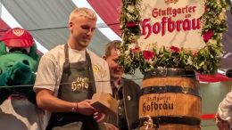 (VIDEO) Demirović ispunio obećanje i častio navijače pivom