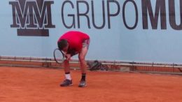 (VIDEO) Damir Džumhur izgubio živce u Madridu: Čime sam zaslužio da mi se ovo događa?!