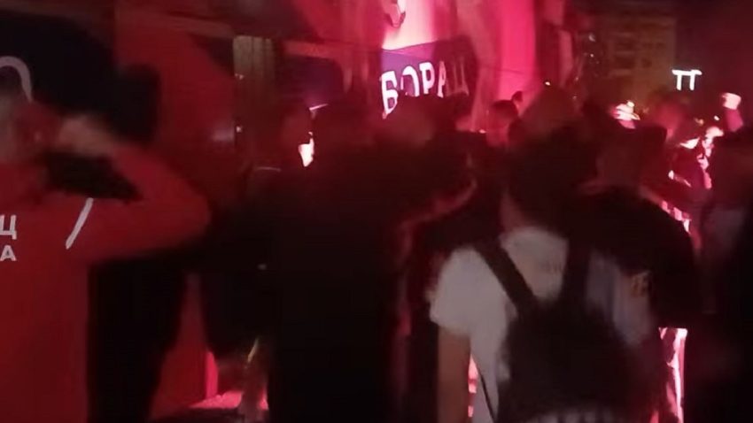 (VIDEO) Slavlje trajalo duboko u noć: Navijači Borca dočekali svoje ljubimce nakon osvojene titule